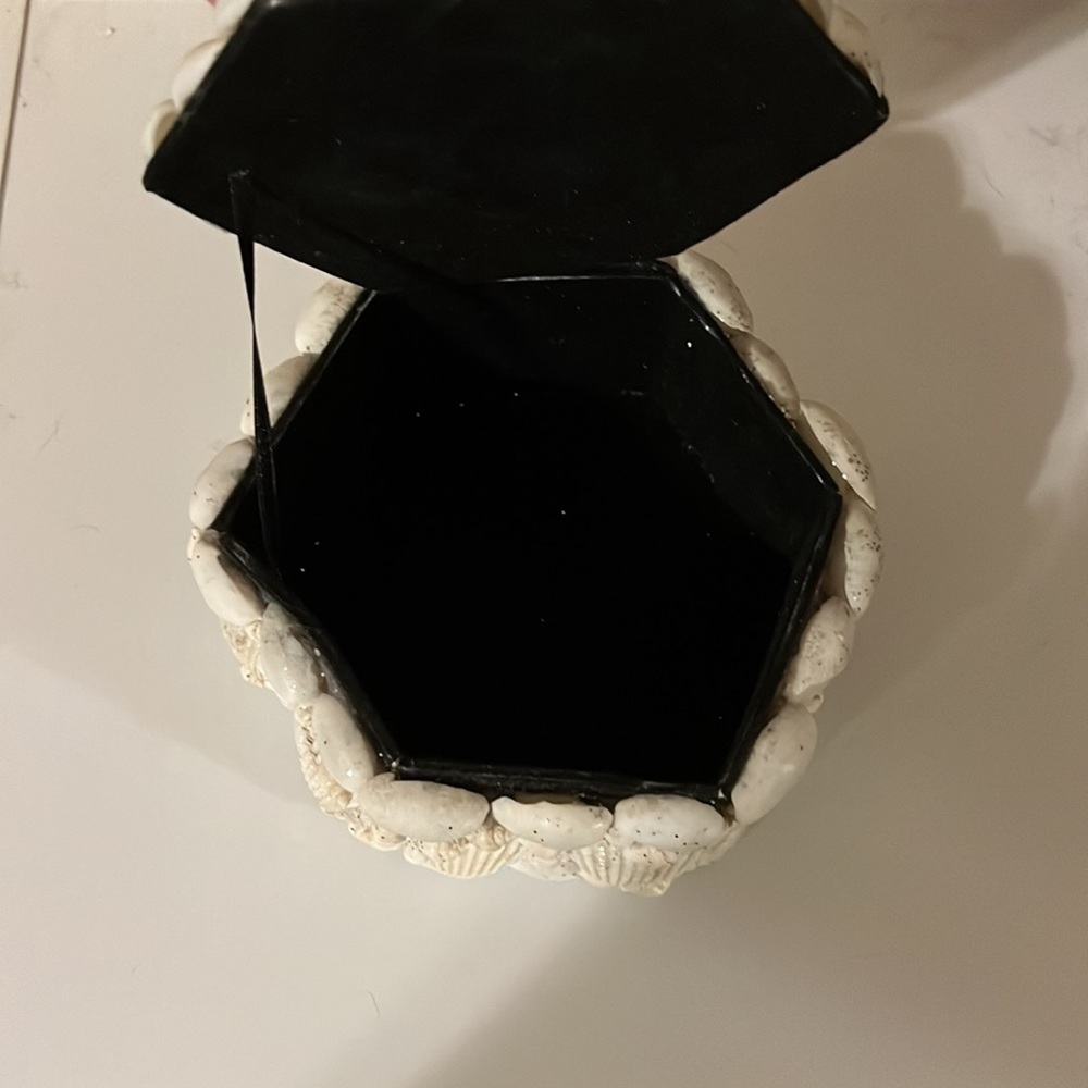 Shell keepsake box - Picture 7 of 7